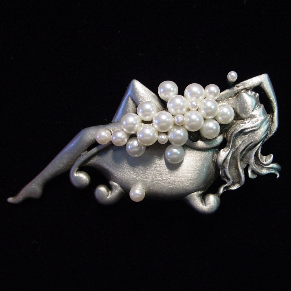 COPY - 🆕 ‘Bubble Bath ~ Woman in Tub' Pin Brooch